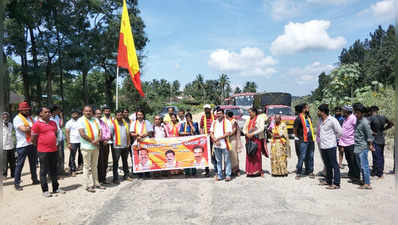 ರಾಷ್ಟ್ರೀಯ ಹೆದ್ದಾರಿ ದುರಸ್ತಿಗೆ ಒತ್ತಾಯಿಸಿ ಧರಣಿ