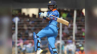 धोनी और रोहित से भी आगे निकलीं हरमनप्रीत, T20 मैच में पूरा किया सैकड़ा