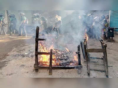 বিহারি শরণার্থীদের তাণ্ডবে রণক্ষেত্র ঢাকার রাজপথ, সংঘর্ষে জখম অন্তত ১৫০