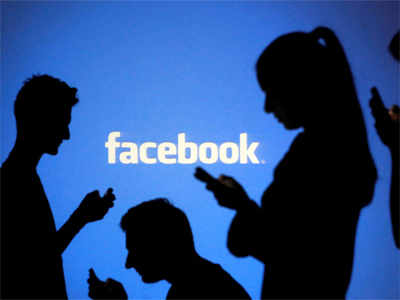 फेसबुकवरील मैत्री पडली पाच लाखांना
