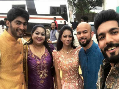 Bigg Boss 3 Tamil Grand Finale: முகென் குடும்பத்தினருடன் இருக்கும் தர்ஷன்: வைரலாகும் புகைப்படம்!