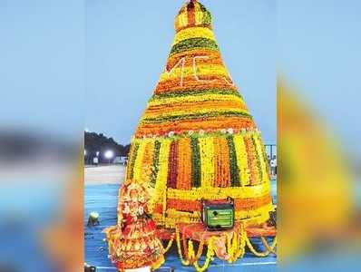 Bathukamma Day 9 నేడే సద్దుల బతుకమ్మ.. ఎల్బీ స్టేడియం నుంచి భారీ బతుకమ్మ శకటంతో ఊరేగింపు!