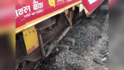 मुरादाबादः पटरी से उतरी लखनऊ-आनंद विहार डबल डेकर ट्रेन, बड़ा हादसा टला