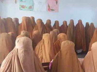 पाकिस्तान के सरकारी स्कूल में छात्राओं को बांटे गए बुर्के, पहनना होगा अनिवार्य