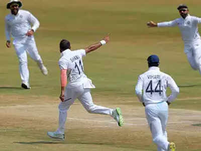 दक्षिण आफ्रिकेवर २०३ धावांनी विजय; शमीला ५ विकेट