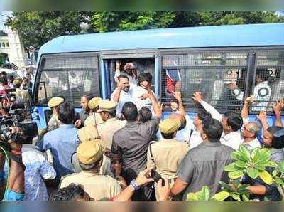 ఆర్టీసీ సమ్మె మరింత ఉద్ధృతం.. గన్‌పార్క్ వద్ద జేఏసీ నేతలు అరెస్ట్