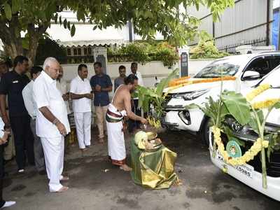 ನಾಡಿನಾದ್ಯಂತ ಆಯುಧ ಪೂಜೆ ಸಂಭ್ರಮ-ಸಿಎಂ ನಿವಾಸದಲ್ಲೂ ವಿಶೇಷ ಪೂಜೆ