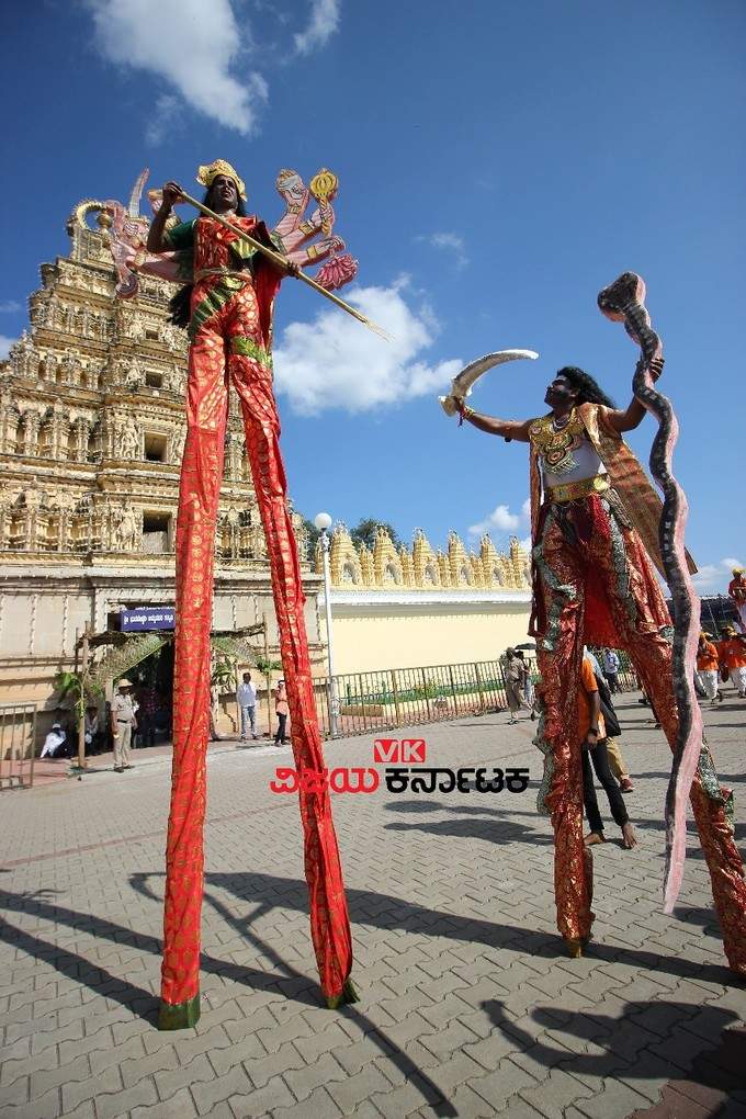 ದಸರಾದಲ್ಲಿ ಮರಗಾಲು ಕುಣಿತ