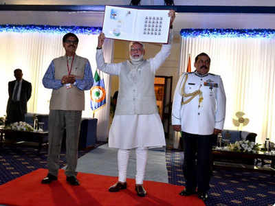 प्रधानमंत्री ने वायुसेना के मार्शल अर्जन सिंह पर स्मारक डाक टिकट जारी किया