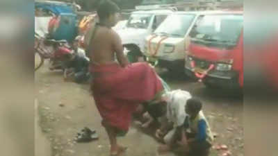 देखें: ओडिशा में मंदिर के पुजारी ने सिर पर पैर रखकर दिया आशीर्वाद, वायरल