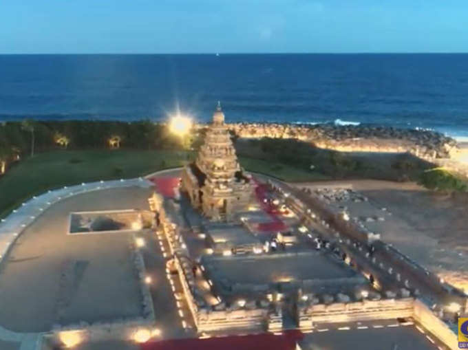 शोर मंदिर बंगाल की खाड़ी में समुद्र के किनार बना है। यह नरिसंह वर्मन के कार्यकाल में बनाया गया है।