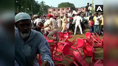 उपचुनाव: तेजस्वी यादव की जनसभा के दौरान कार्यकर्ताओं के बीच चलीं कुर्सियां