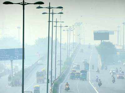 पंजाब में जलाई जा रही पराली, धुंध के घेरे में दिल्ली