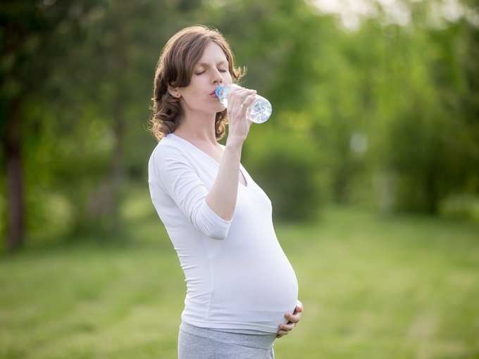 how much water should a pregnant woman drink