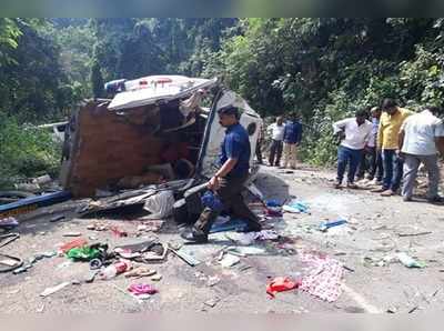 తూ.గో జిల్లా: లోయలో పడ్డ బస్సు.. ఏడుగురు మృతి