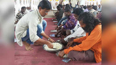 एक भूखी महिला को देखा था, आज 1200 लोगों को खाना खिलाते हैं अजहर