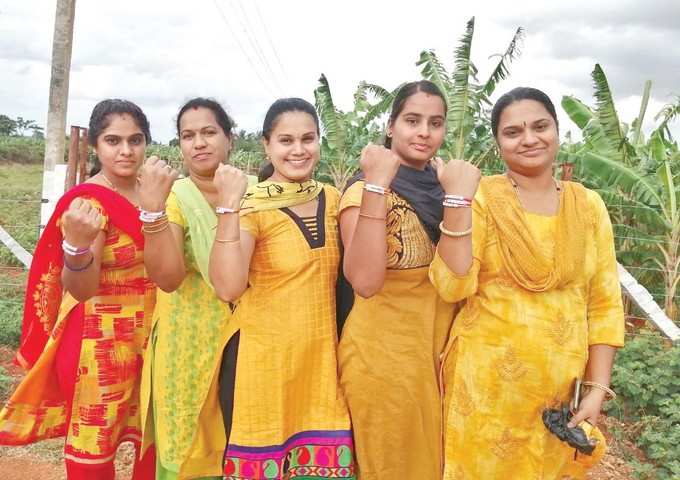 ರೇಖಾ ಮತ್ತು ಸ್ನೇಹಿತೆಯರು