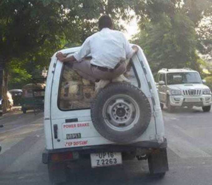 தம்பிக்கு ஸ்கூலுக்கு நேரம் ஆகிடுச்சு போல