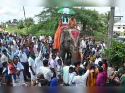 ಶಾಸಕ ಓಲೇಕಾರಗೆ ಅಂಬಾರಿ ಮೆರವಣಿಗೆ