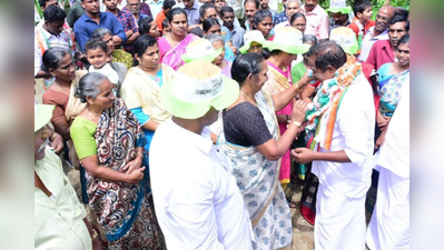 നേതാക്കളെത്താതെ കോന്നിയിലെ കോൺഗ്രസ്; കൊട്ടിക്കലാശത്തിന് അടൂർ പ്രകാശെത്തിയില്ല