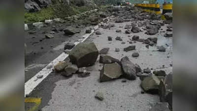 उत्तराखंड: रुद्रप्रयाग में चट्टान गिरने से 8 लोगों की मौत