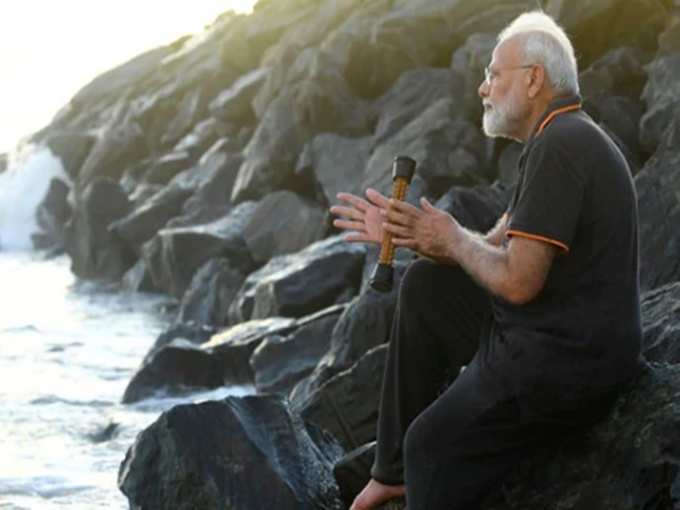 pm modi in beach