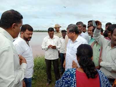 ಮಳೆಗೆ ನಲುಗಿದ ಕರ್ನಾಟಕ: ಪ್ರವಾಹ ಪೀಡಿತ ಪ್ರದೇಶಗಳಿಗೆ ಜಗದೀಶ್ ಶೆಟ್ಟರ್ ಭೇಟಿ