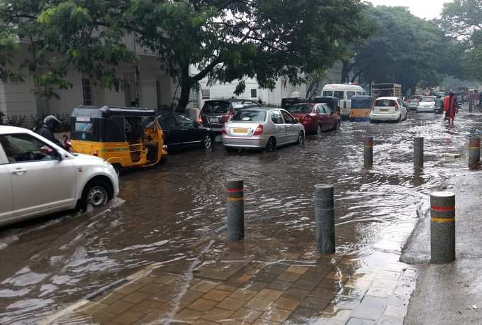 driving safe in Flood