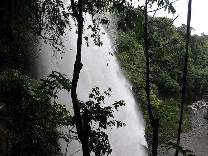 Waterfall_in_Lympungshyrngan_Meghalaya rain photos 5