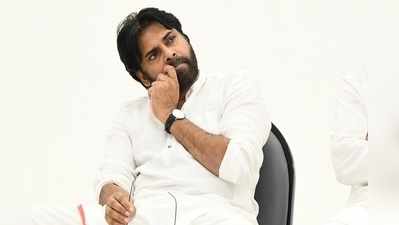 Pawan Kalyanకు షాక్.. జనసేనకు మరో నేత గుడ్ బై