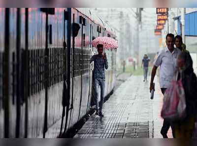 ভ্রমণে গিয়ে আক্রান্ত শহরের ছাত্রছাত্রীরা