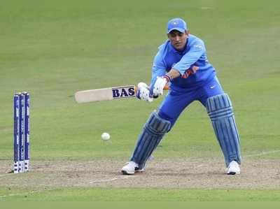 Ravi Shastri: 15ఏళ్లు క్రికెట్ ఆడిన ధోనీకి ఆ మాత్రం తెలియదా..?