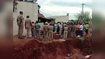 तमिलनाडु: बोरवेल में गिरा बच्चा खिसककर 100 फुट पहुंचा, बचाने के प्रयास जारी