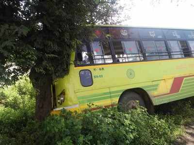 ಪಾಟಾ ಮುರಿದು ಮರಕ್ಕೆ ಡಿಕ್ಕಿ ಹೊಡೆದ ಬಸ್‌