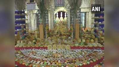 गुजरात के स्वामीनारायण मंदिर में 3500 व्यंजनों से लगा भगवान का भोग