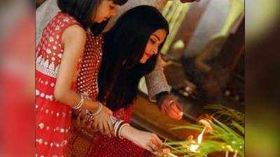 अमिताभ बच्चन ने पोस्ट की घर के अंदर की तस्वीर, ऐश्वर्या, जया और अभिषेक कर रहे लक्ष्मी पूजा