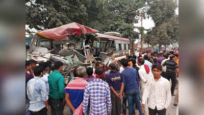 संतकबीरनगर: बस-ट्रक में भिड़ंत में तीन की मौत,आधा दर्जन घायल