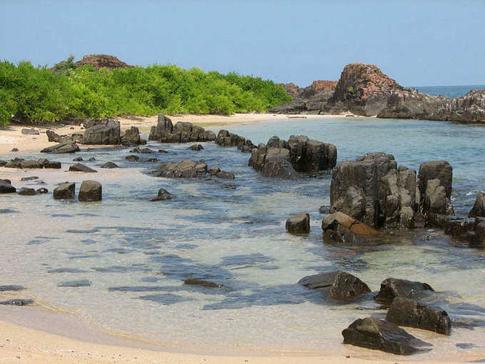 St_Marys_Island_rocks