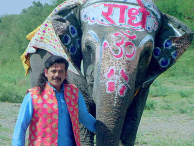 मिलिए रवि किशन और उनके प्यारे से दोस्त हाथी से फिल्म राधे के ट्रेलर में