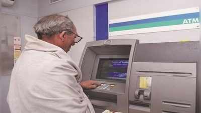 কেটেছে অথচ টাকা দেয়নি ATM? জনস্বার্থে নতুন নিয়ম আনল RBI