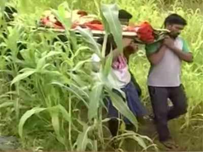 கோவை மாநகரிலேயே இந்த நிலைமை: தலித் மக்களுக்கு மயானத்திற்கு செல்ல பாதை இல்லை!