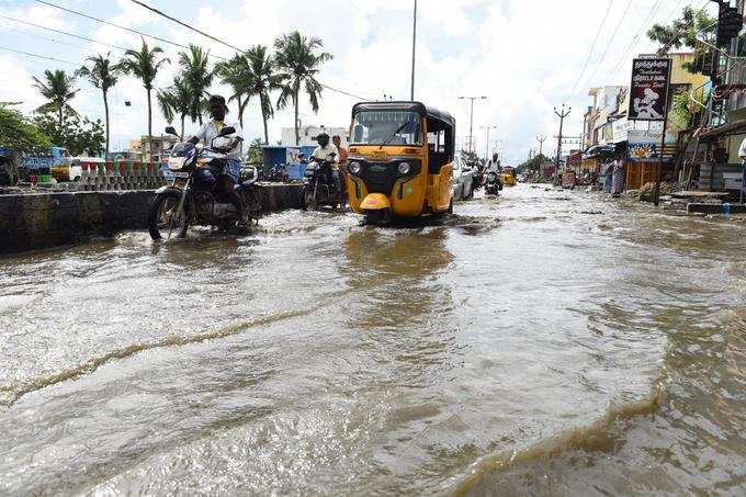 தொடர் மழையால் நிரம்பிய பருத்திப்பட்டு ஏரி