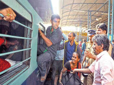 छठ पूजा पर रेलवे की सौगात, चलाईं करीब 6 दर्जन स्पेशल ट्रेनें
