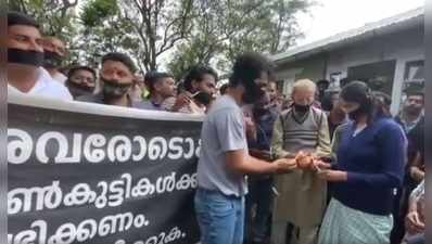 വാളയാ‍ര്‍: കുർബാനി ലൊക്കേഷനിൽ വായ് മൂടിക്കെട്ടി പ്രതിഷേധിച്ച് ഷെയ്ൻ നിഗവും കൂട്ടരും