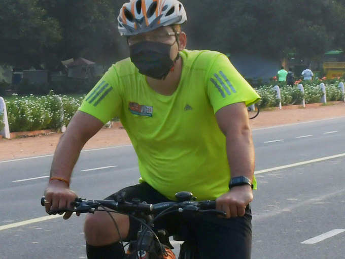 cyclist-in-mask
