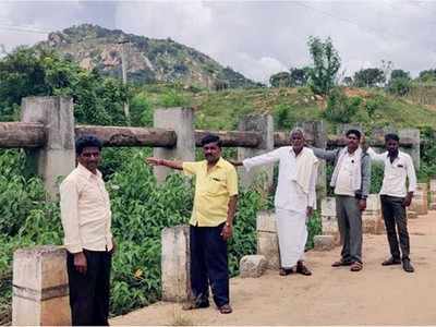 ಜಮೀನು ಭೂಸ್ವಾಧೀನಗೊಂಡು ದಶಕವಾದರೂ ಸಿಗದ ಪರಿಹಾರ: ಜಕ್ಕಲಮಡುಗು ಸಮೀಪದ ರೈತರ ಸ್ಥಿತಿ ಅಯೋಮಯ