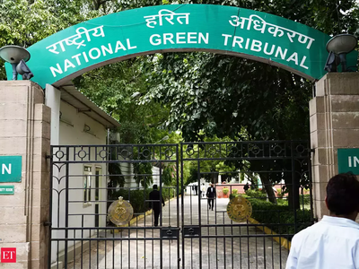 सुप्रीम कोर्ट के बाद अब NGT ने पलूशन पर लिया संज्ञान, केंद्र, दिल्ली के अधिकारियों को किया तलब