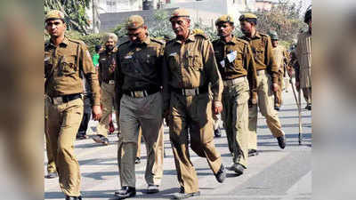 आजमगढ़: अयोध्या फैसले को लेकर बॉडी वॉर्न कैमरे से लैस हुए पुलिसकर्मी