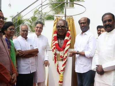 K Balachander: கே பாலசந்தரின் சிலையை திறந்து வைத்த கமல் ஹாசன், ரஜினிகாந்த்!