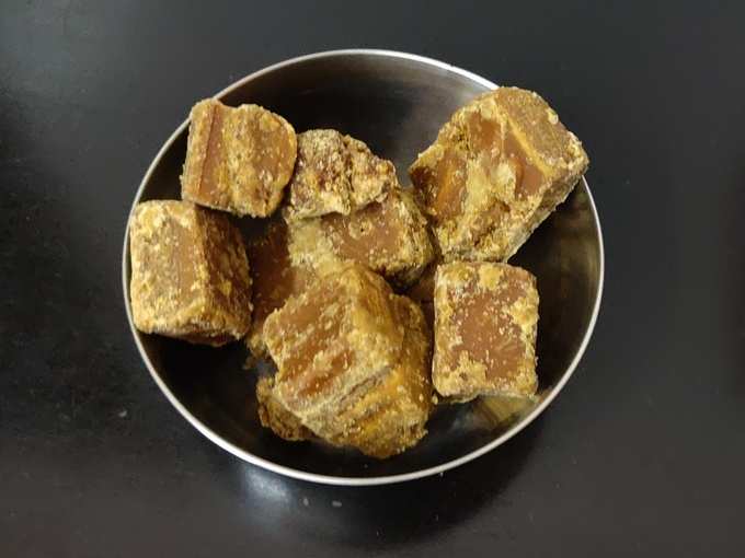 key benefits of jaggery